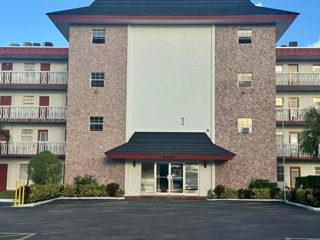 4140 NW 44th Ave # 413, Lauderdale Lakes, FL 33319 photo 2