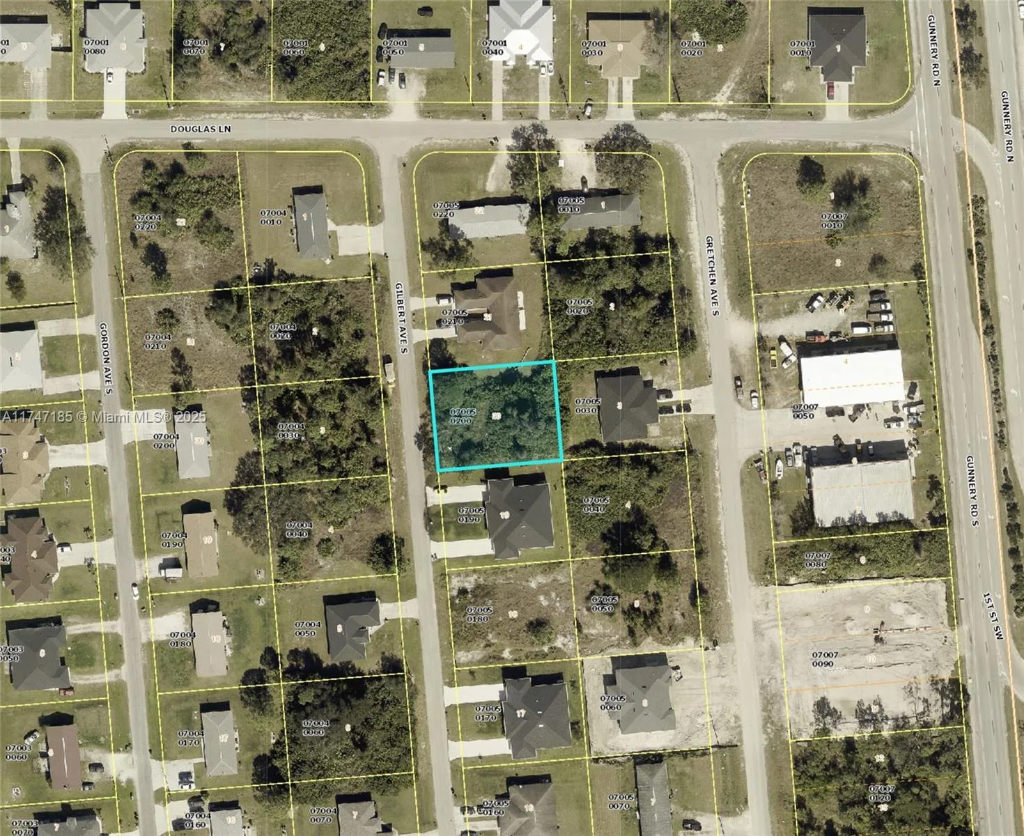 109/111 Gilbert Ave S, Lehigh Acres, FL 33973