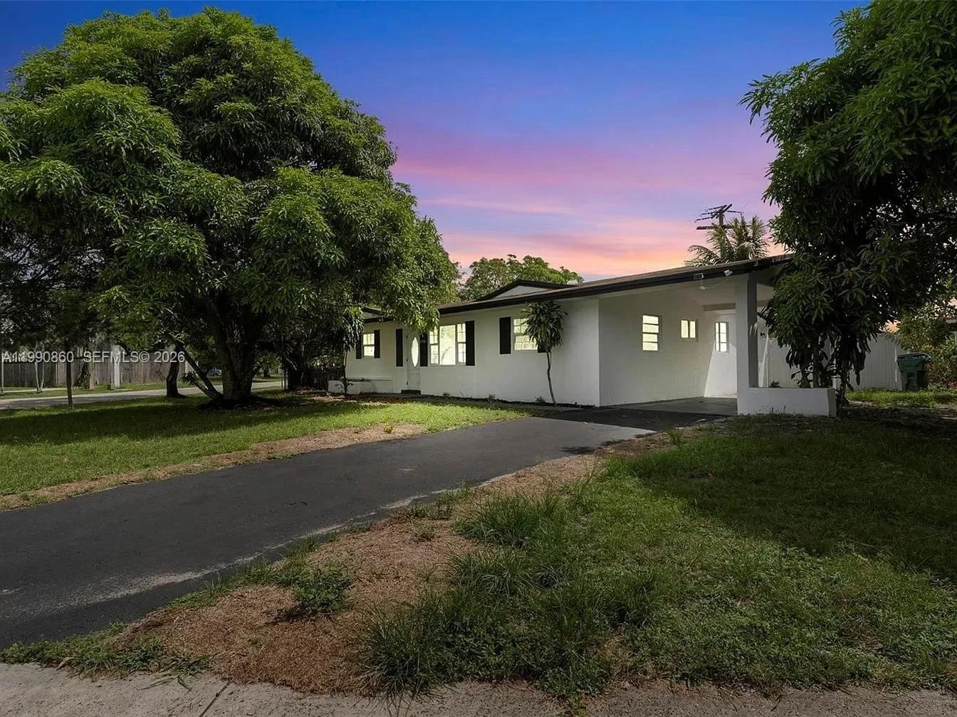 4900 NW 14th St, Lauderhill, FL 33313