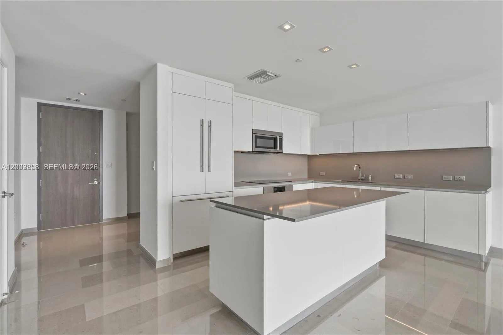 88 SW 7th St # 3710, Miami, FL 33130 photo 3