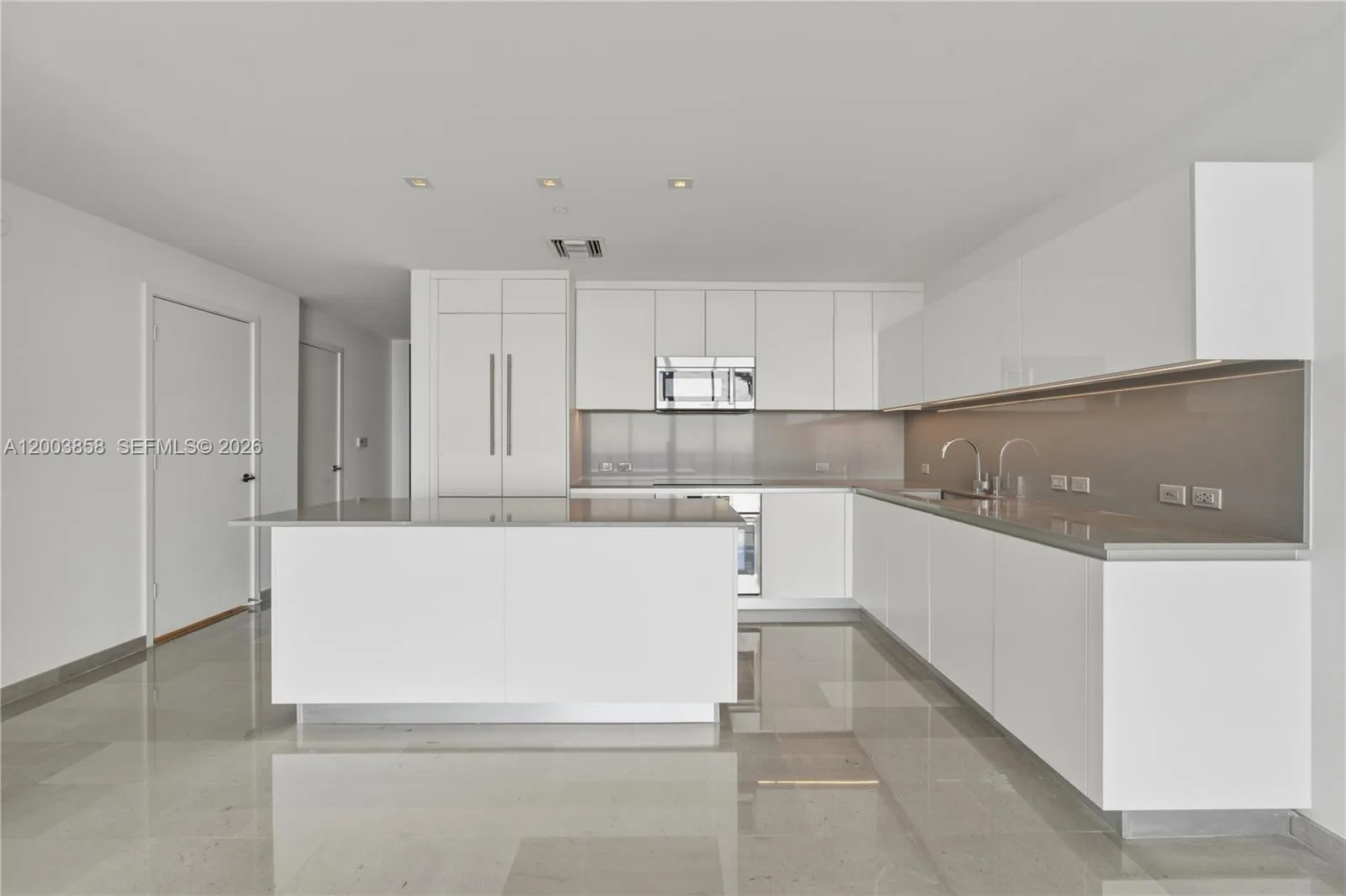 88 SW 7th St # 3710, Miami, FL 33130 photo 5