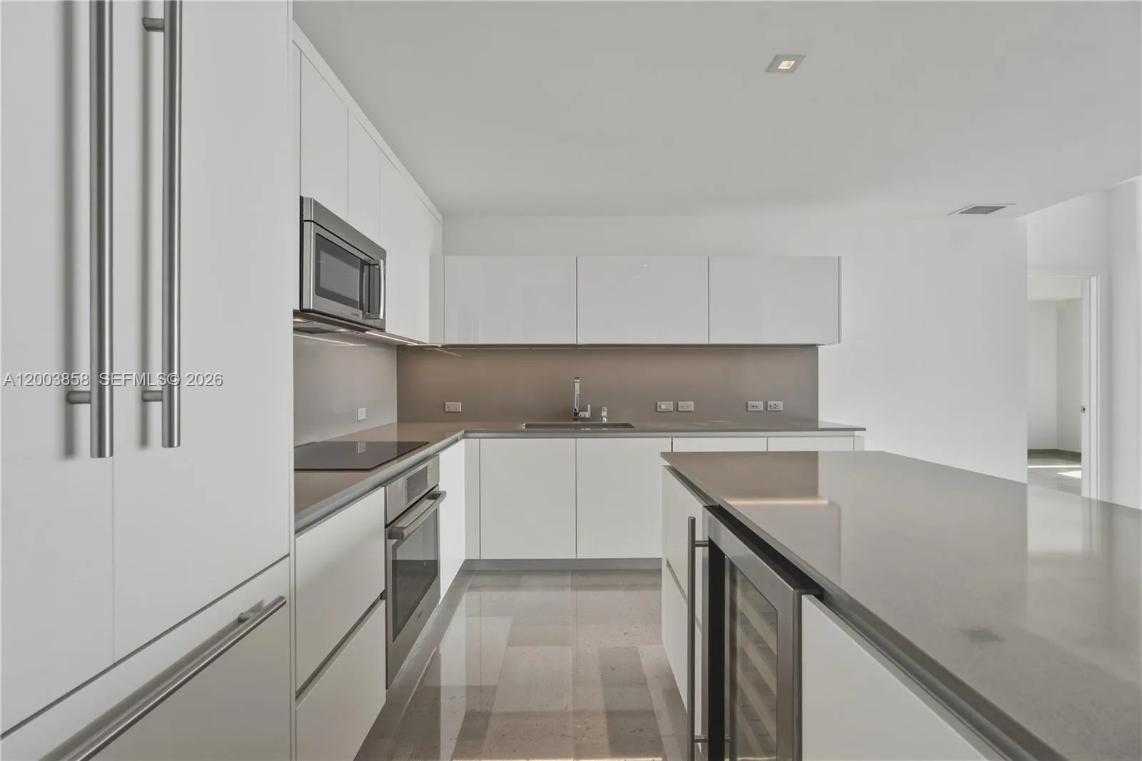 88 SW 7th St # 3710, Miami, FL 33130 photo 6