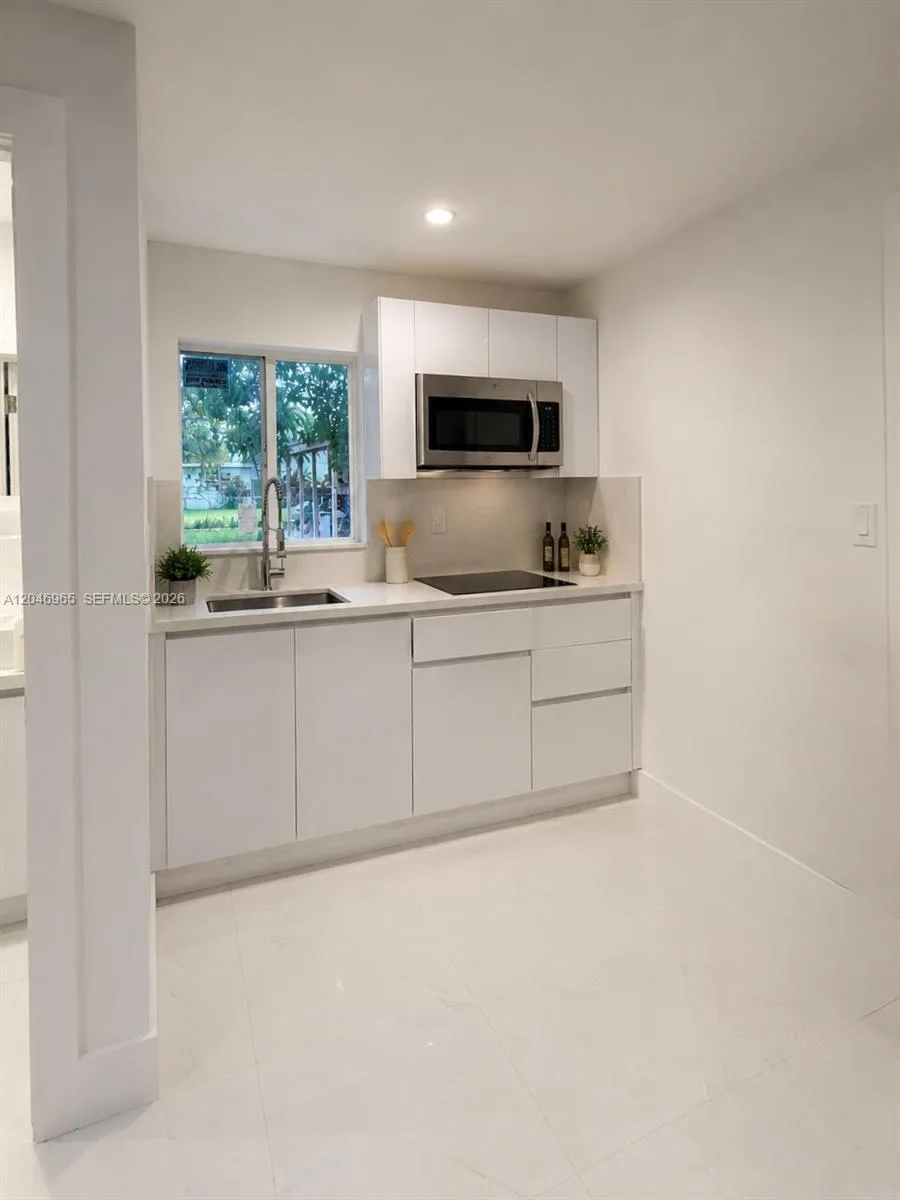 521 NW 33rd Ave # 1, Miami, FL 33125 photo 6