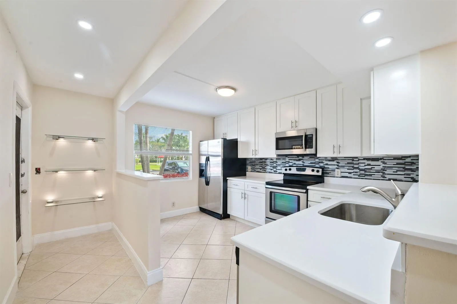 1090 Guildford E # 1090, Boca Raton, FL 33434