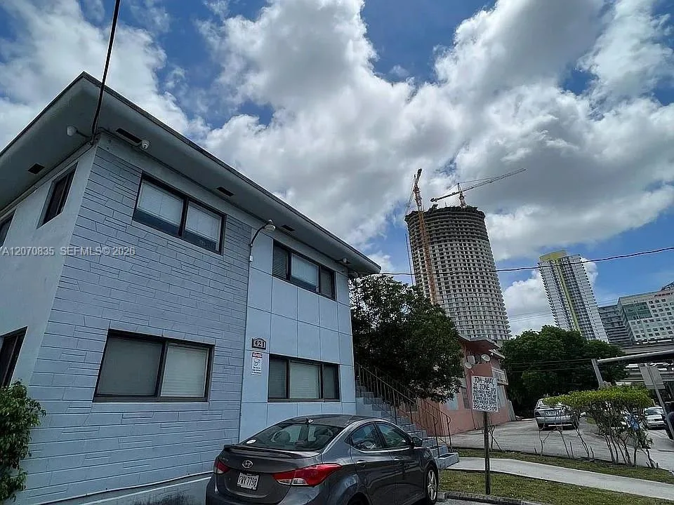 421 SW 6th St # 7, Miami, FL 33130