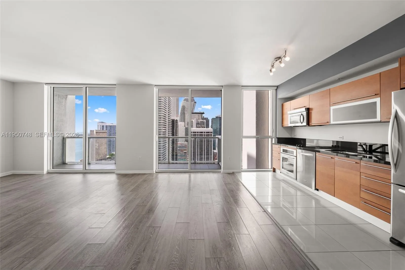 244 Biscayne Blvd # 3507, Miami, FL 33132 photo 3