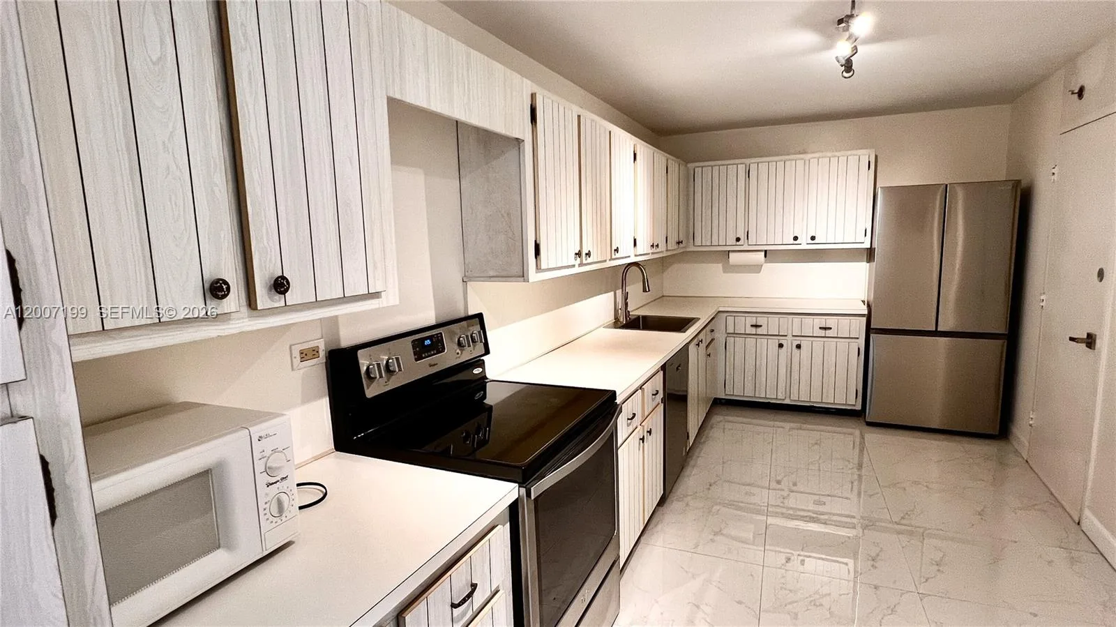 6039 Collins Ave # 520, Miami Beach, FL 33140 photo 5