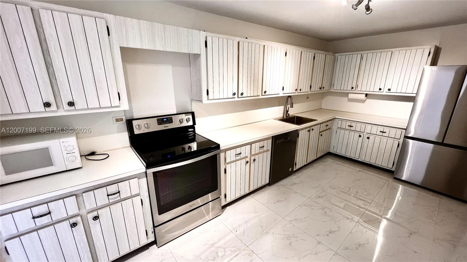 6039 Collins Ave # 520, Miami Beach, FL 33140 photo 6
