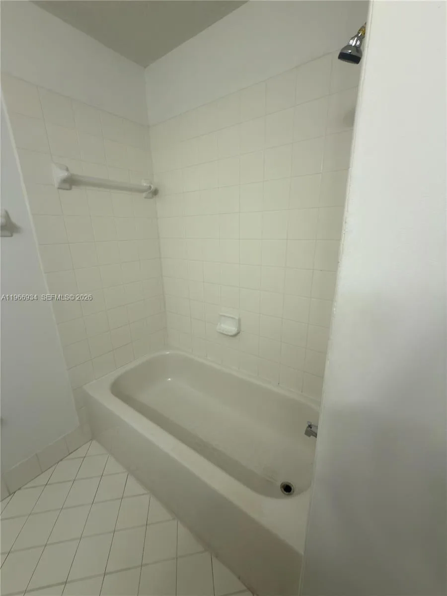 930 NE 34th Ave # 201, Homestead, FL 33033 photo 10