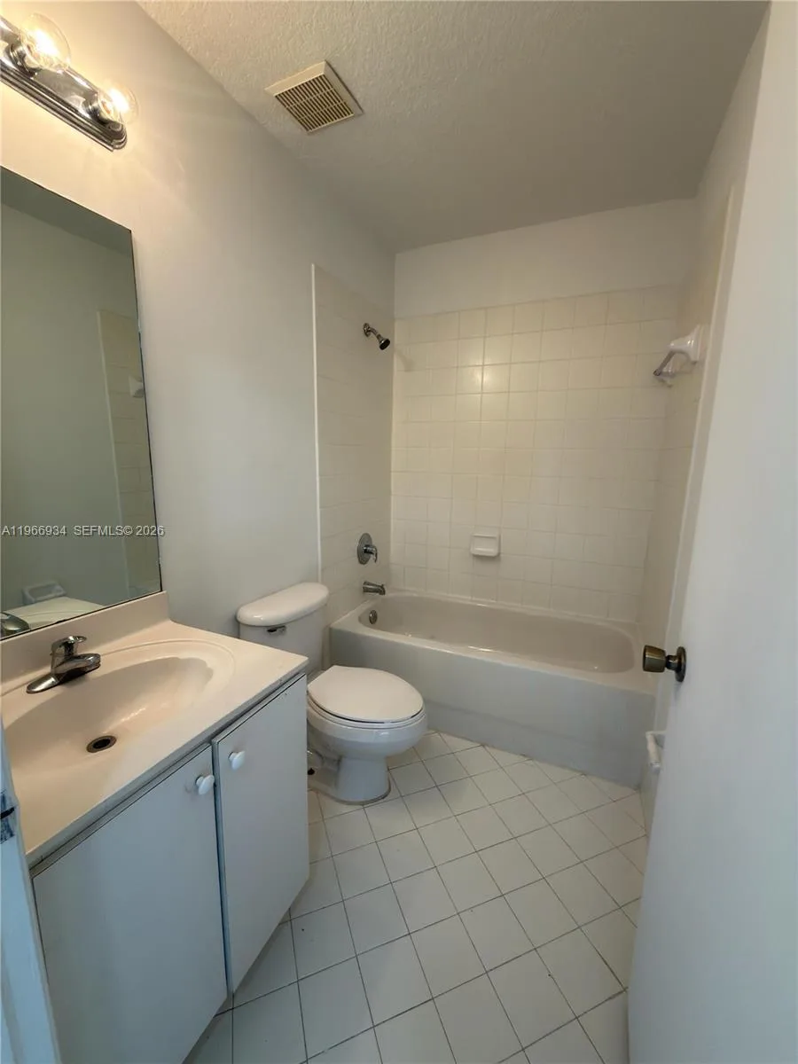 930 NE 34th Ave # 201, Homestead, FL 33033 photo 11