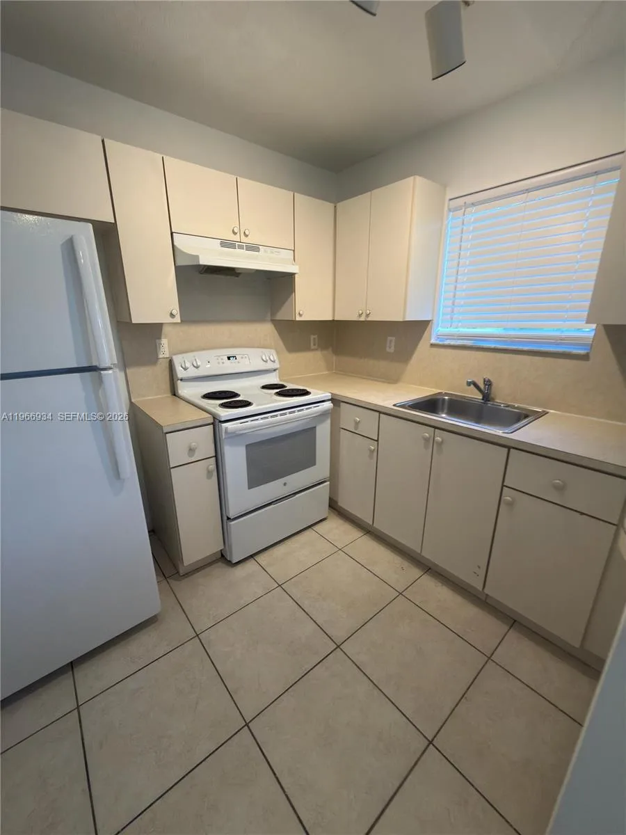 930 NE 34th Ave # 201, Homestead, FL 33033 photo 12