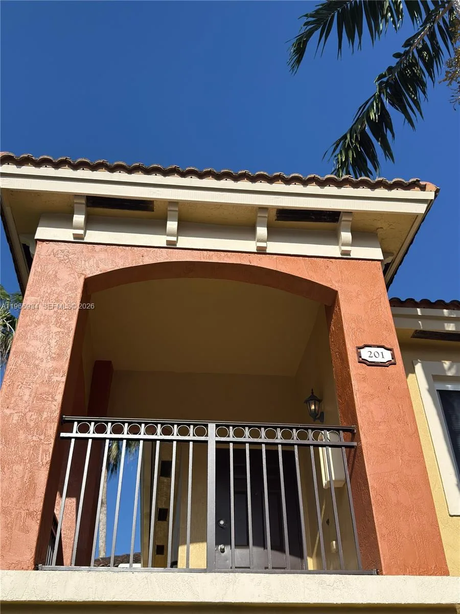 930 NE 34th Ave # 201, Homestead, FL 33033 photo 3