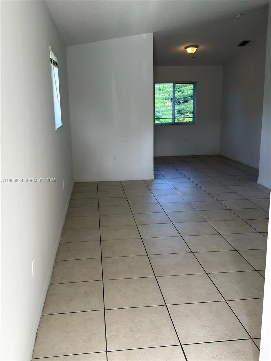930 NE 34th Ave # 201, Homestead, FL 33033 photo 5