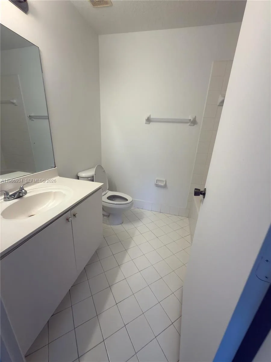 930 NE 34th Ave # 201, Homestead, FL 33033 photo 8