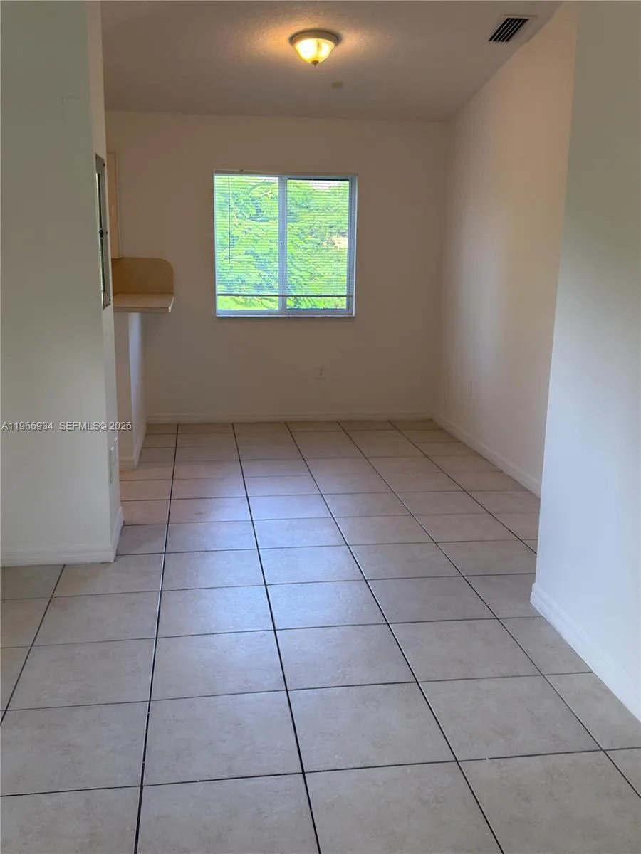 930 NE 34th Ave # 201, Homestead, FL 33033 photo 9