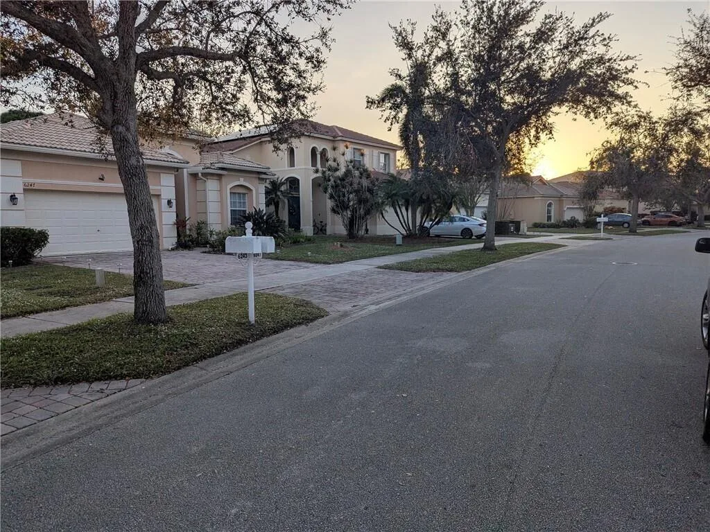 6243 ARLINGTON Way, Fort Pierce, FL 34951 photo 3