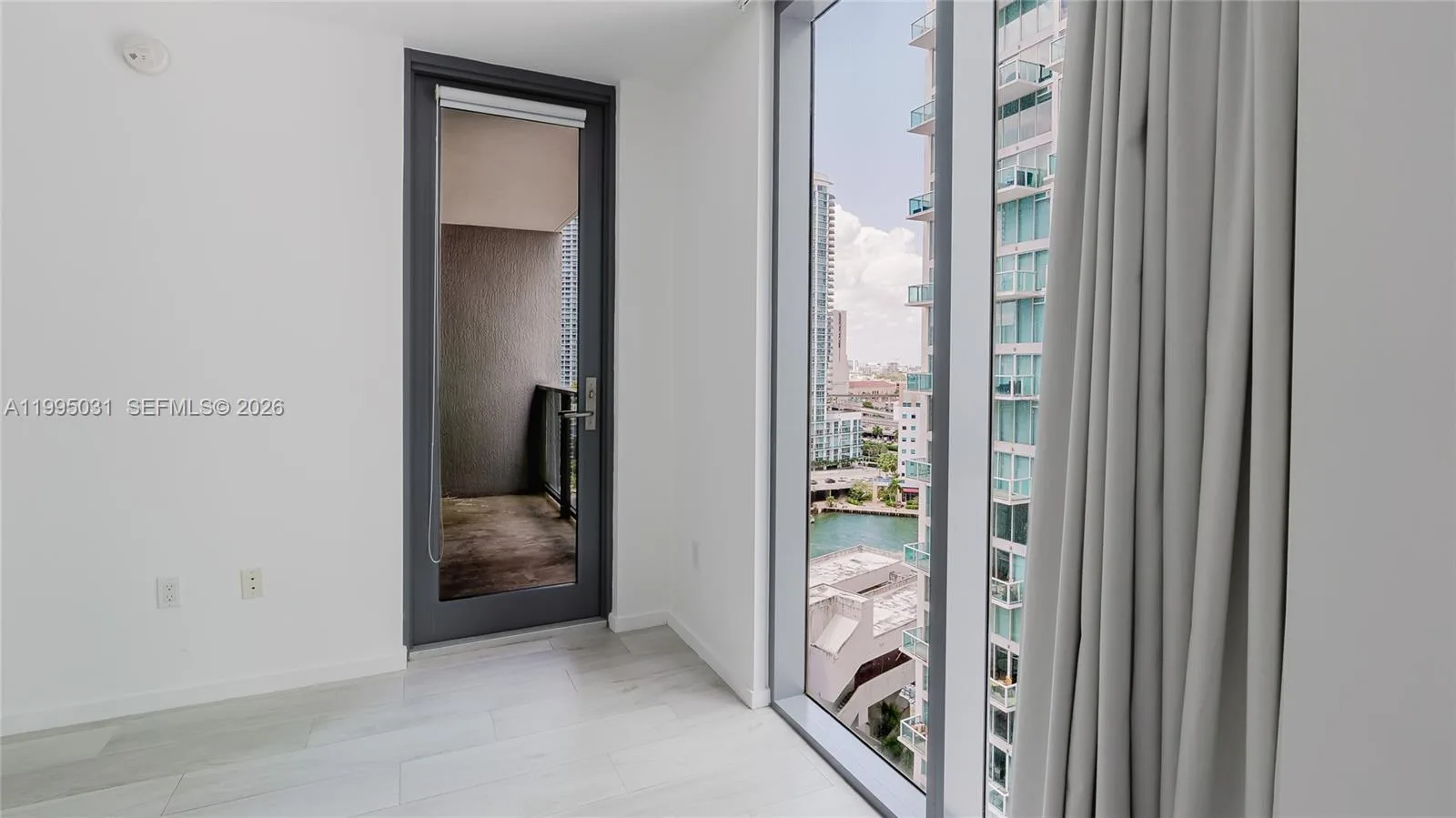 31 SE 6th St # 1906, Miami, FL 33131 photo 11