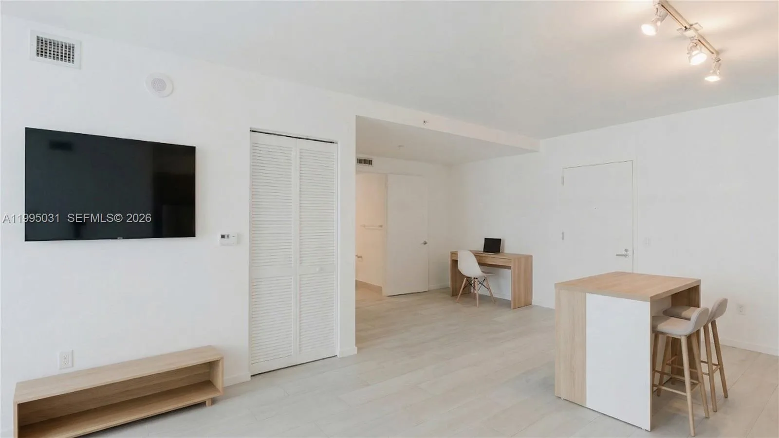 31 SE 6th St # 1906, Miami, FL 33131 photo 5