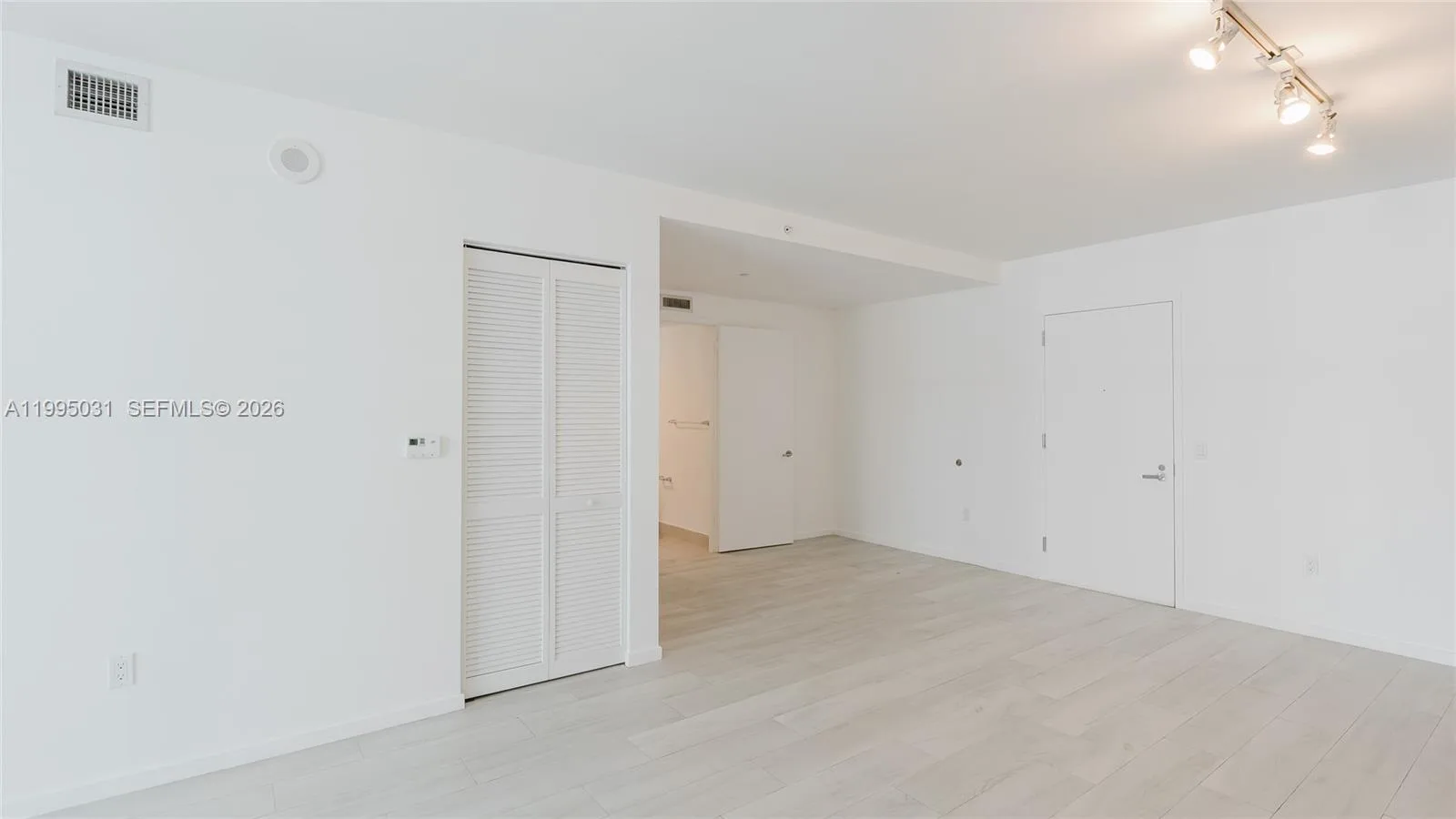 31 SE 6th St # 1906, Miami, FL 33131 photo 6