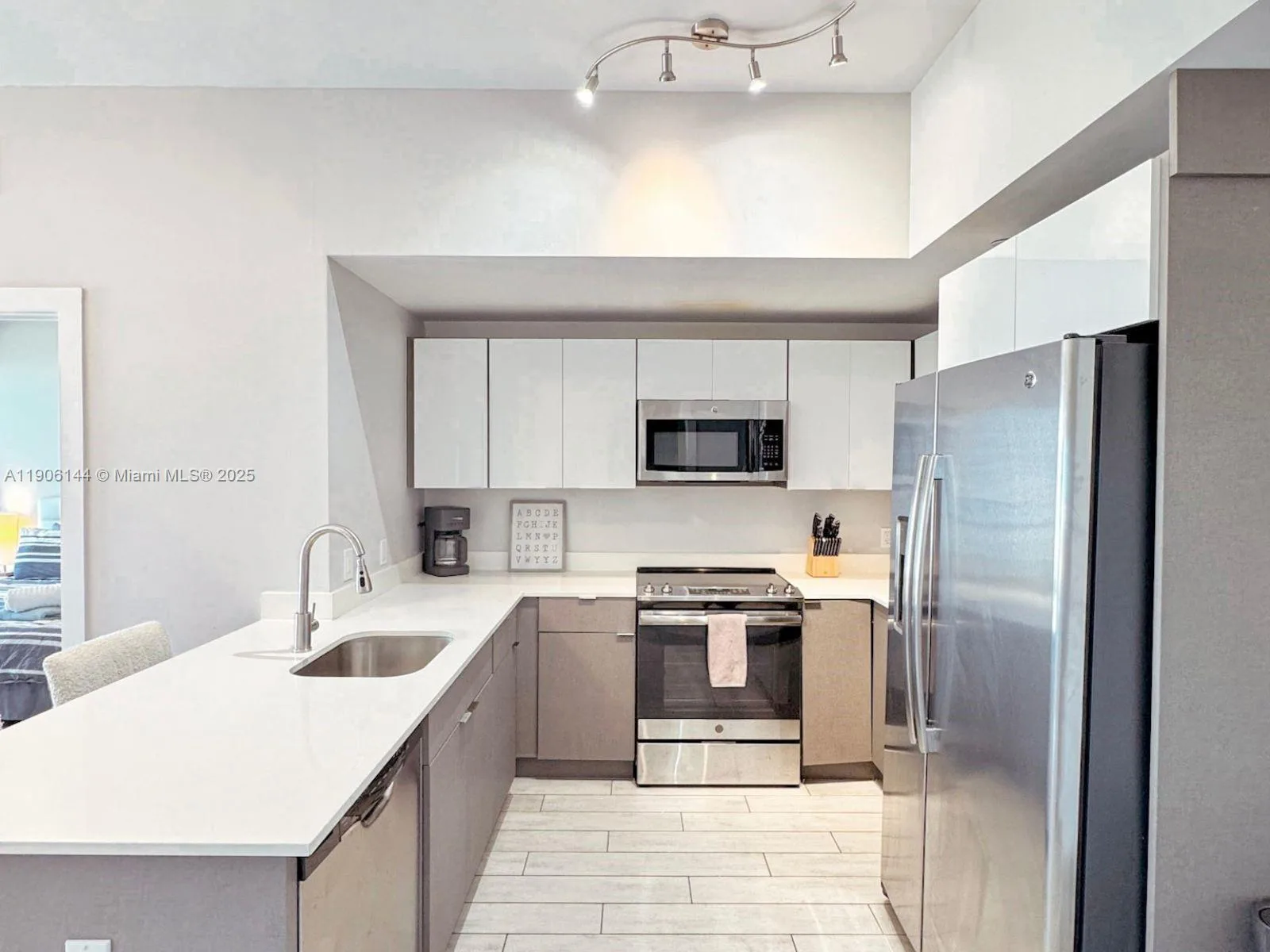 321 NE 26th # 810, Miami, FL 33137 photo 4