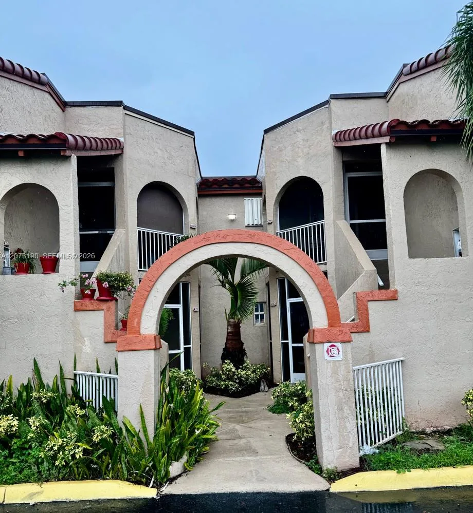 333 SW 86th Ave # 104, Pembroke Pines, FL 33025