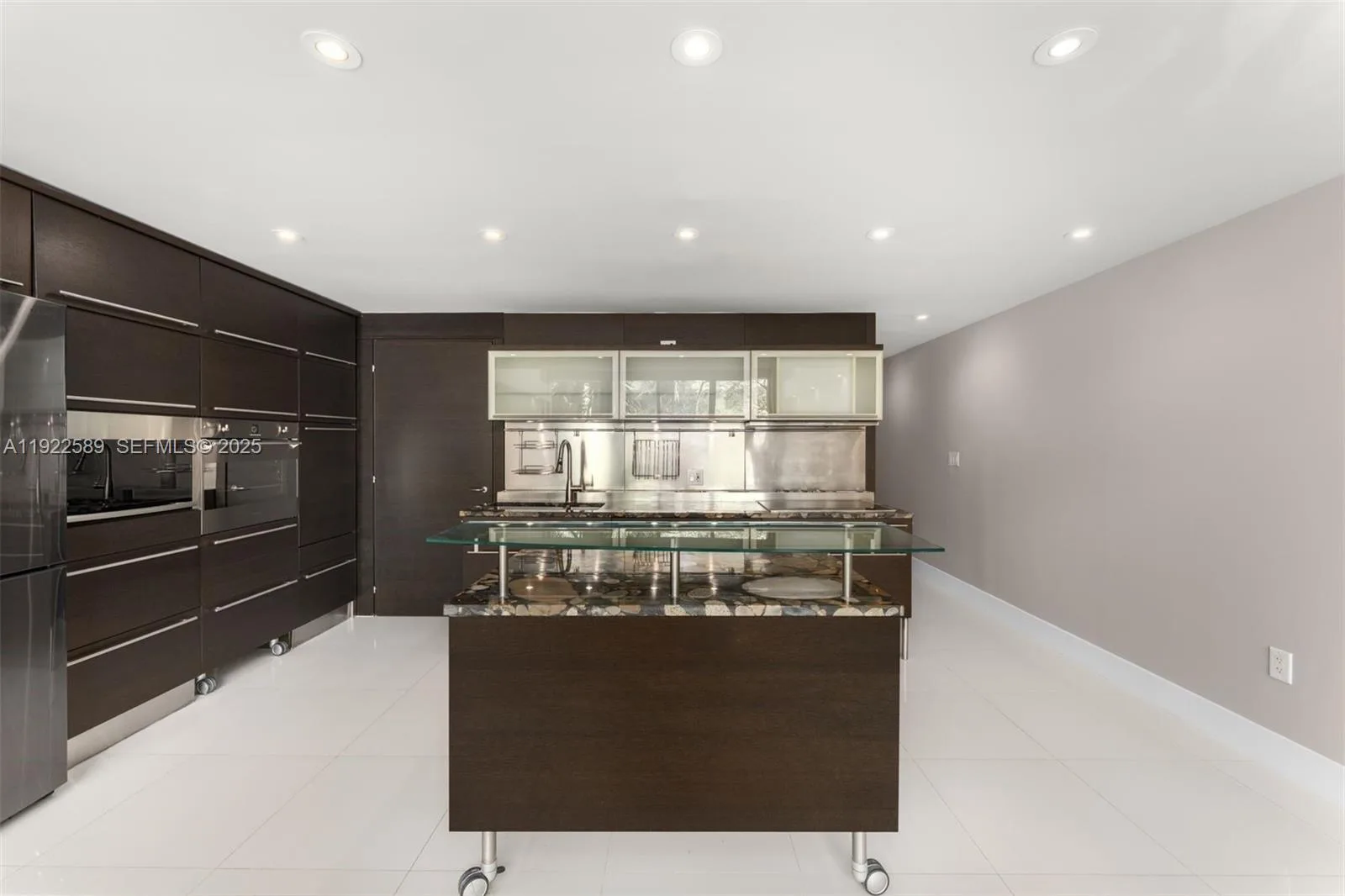 6000 Collins Ave # 330, Miami Beach, FL 33140 photo 4