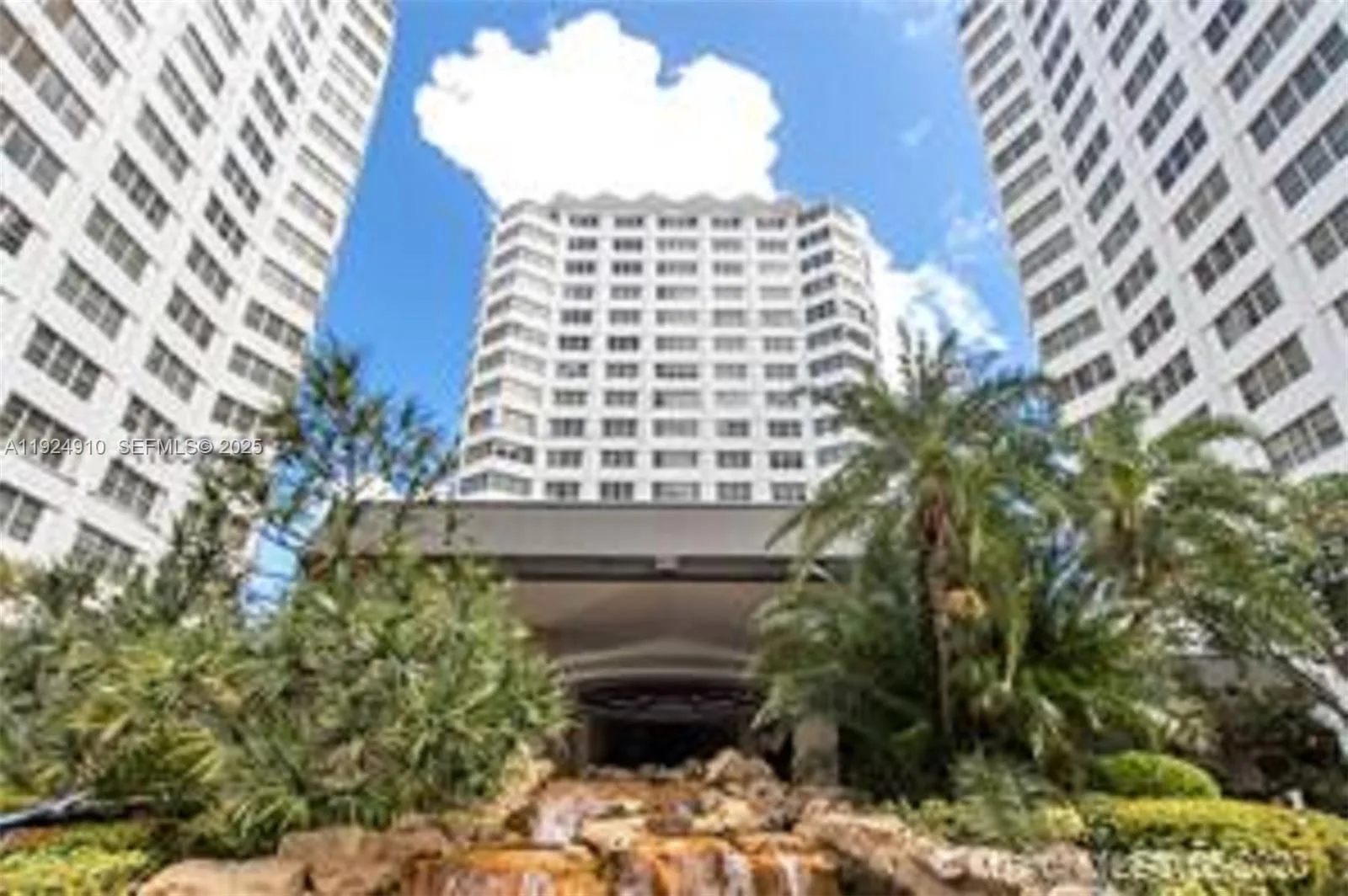 905 Brickell Bay Dr # 1126, Miami, FL 33131