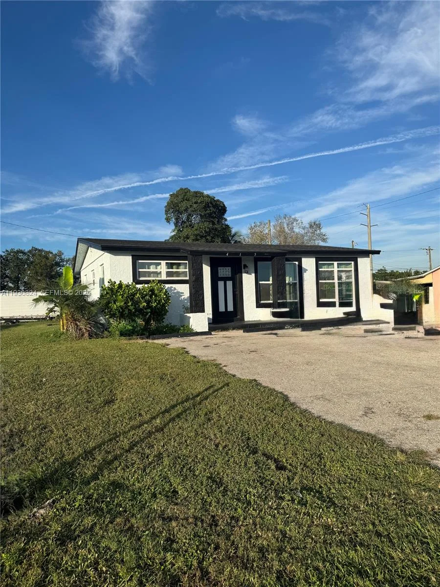 415 SE 4th St, South Bay, FL 33493 photo 4