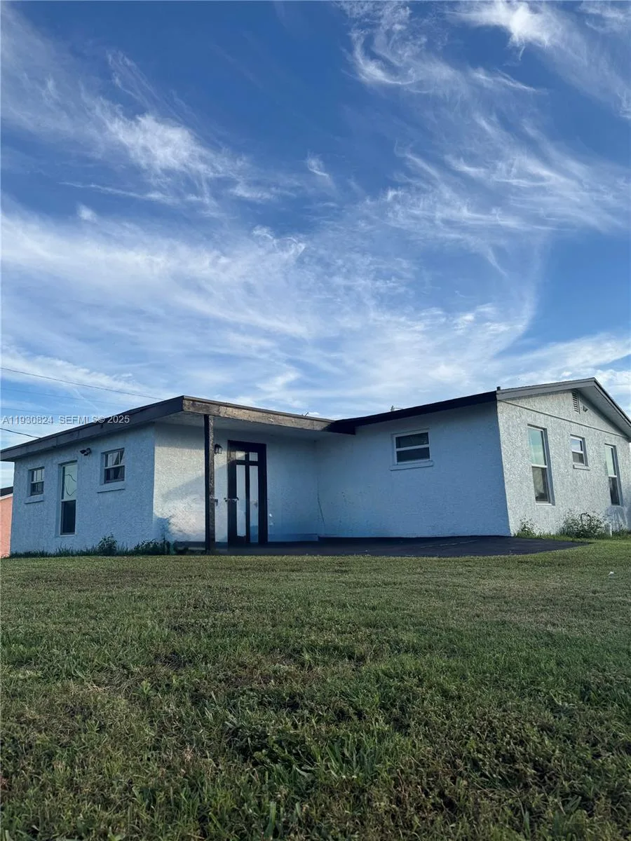 415 SE 4th St, South Bay, FL 33493 photo 5