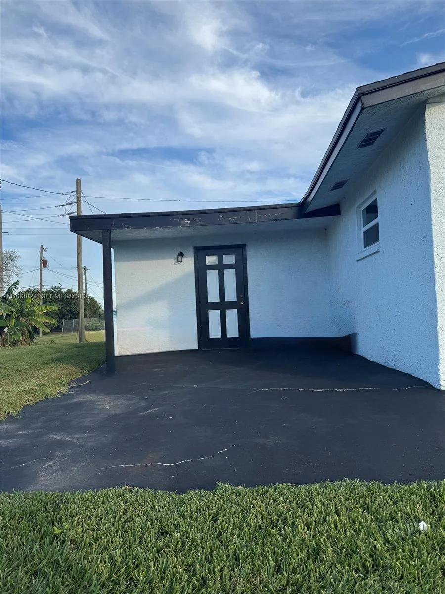415 SE 4th St, South Bay, FL 33493 photo 6