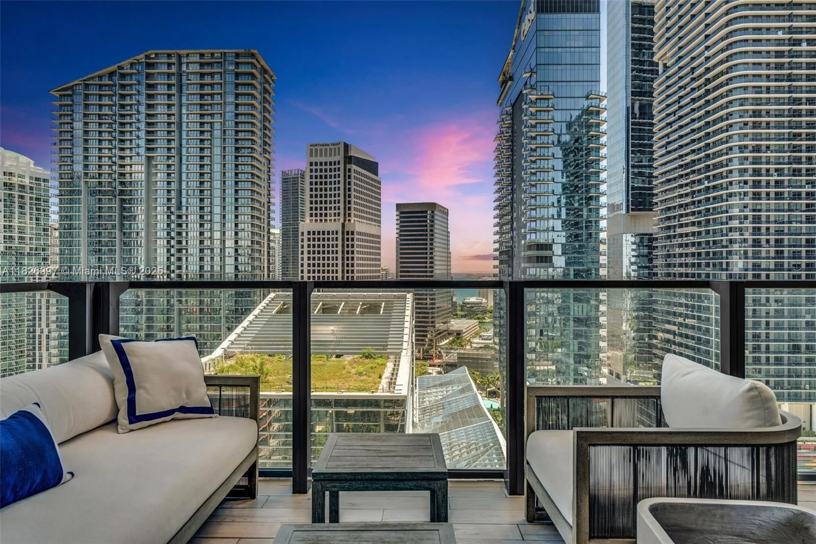 88 SW 7th St # 2107, Miami, FL 33130 photo 2