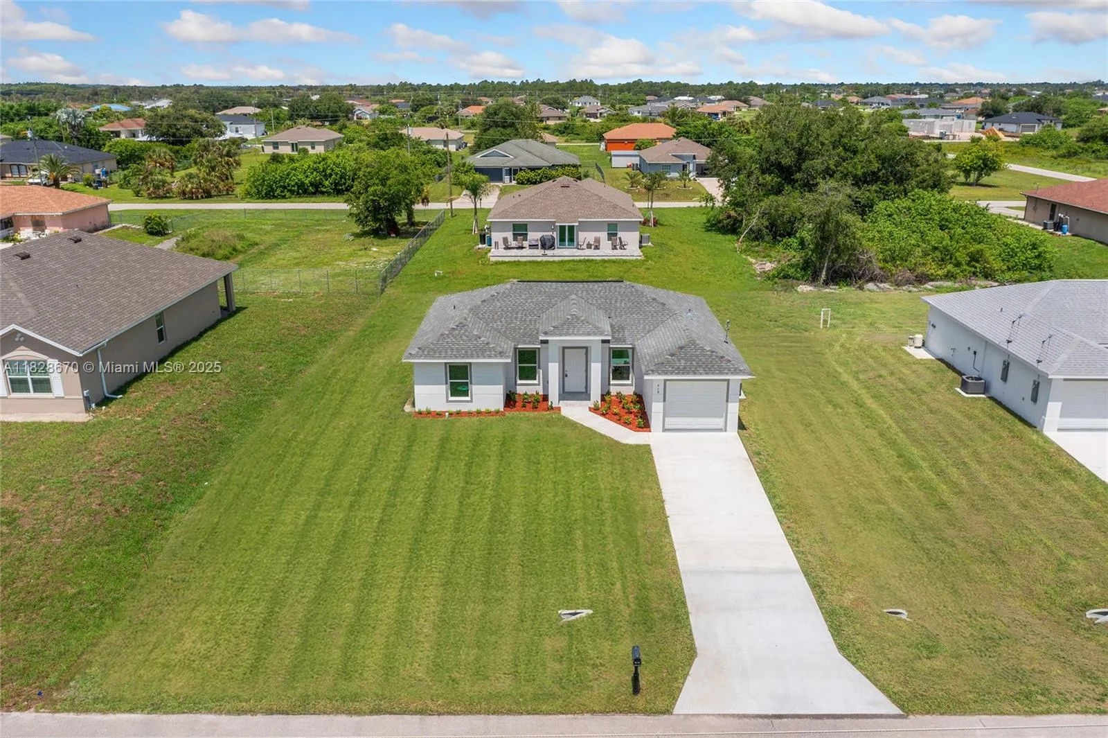 418 PINEHURST AVE, Lehigh Acres, FL 33974 photo 2