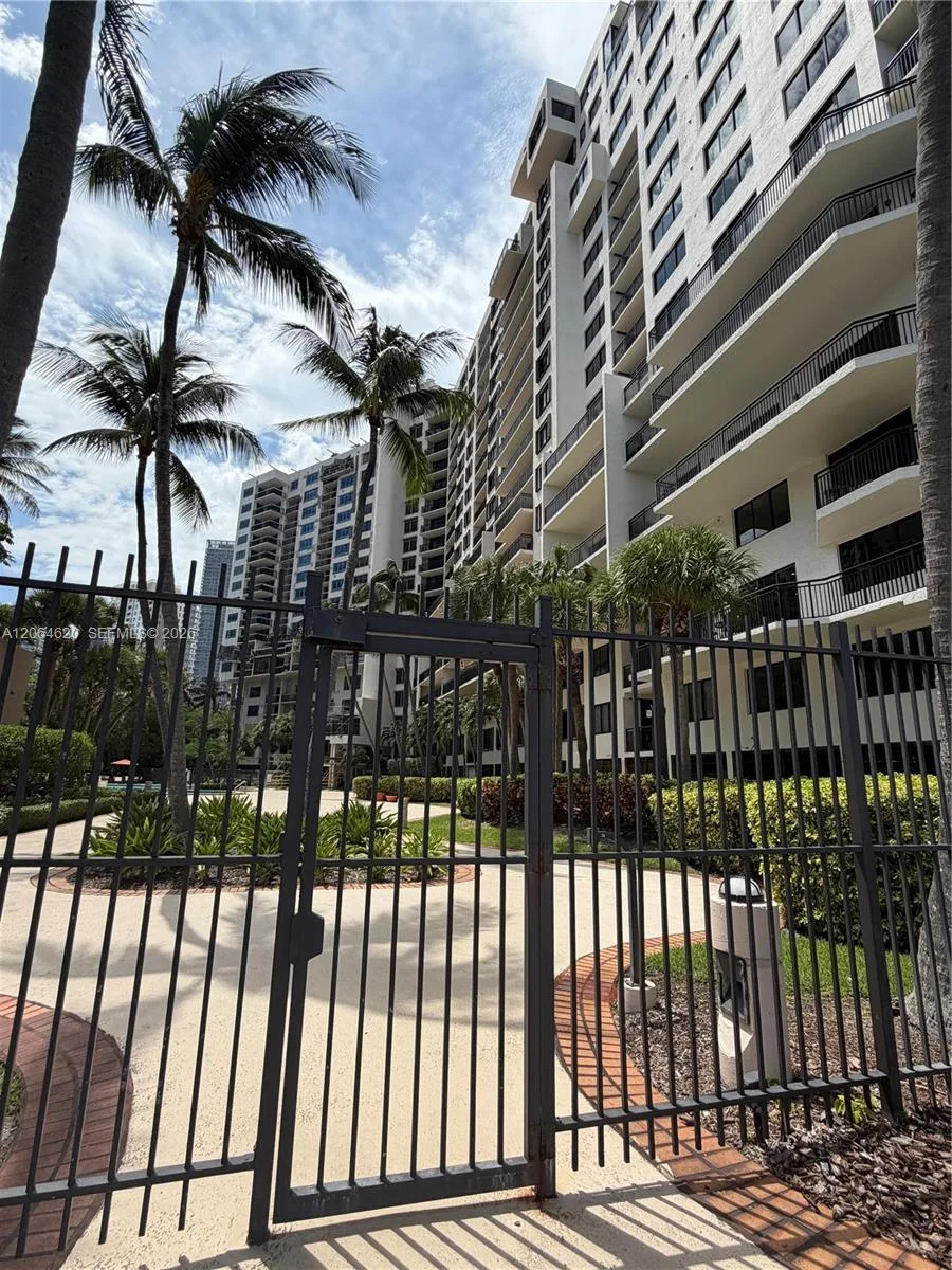 540 BRICKELL KEY DR # 617, Miami, FL 33131 photo 10