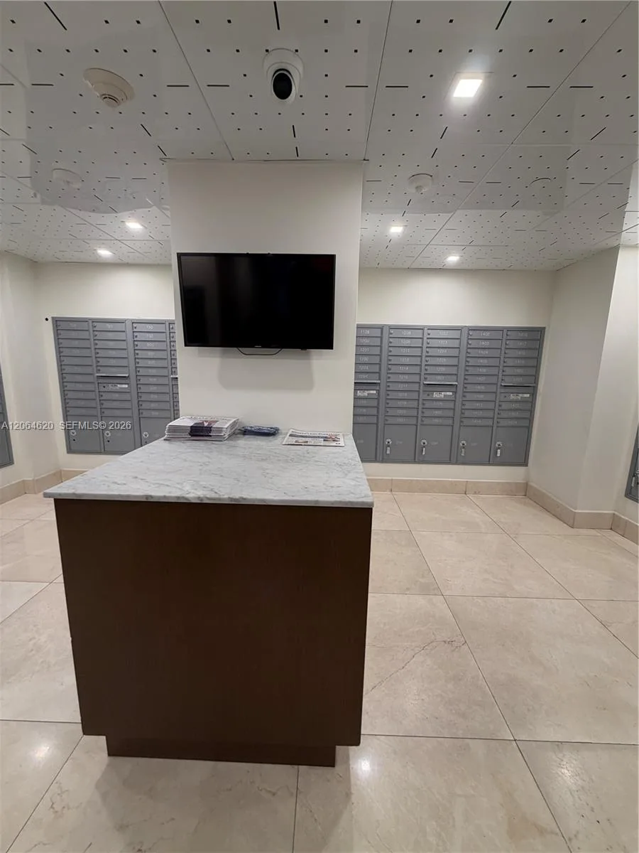 540 BRICKELL KEY DR # 617, Miami, FL 33131 photo 2