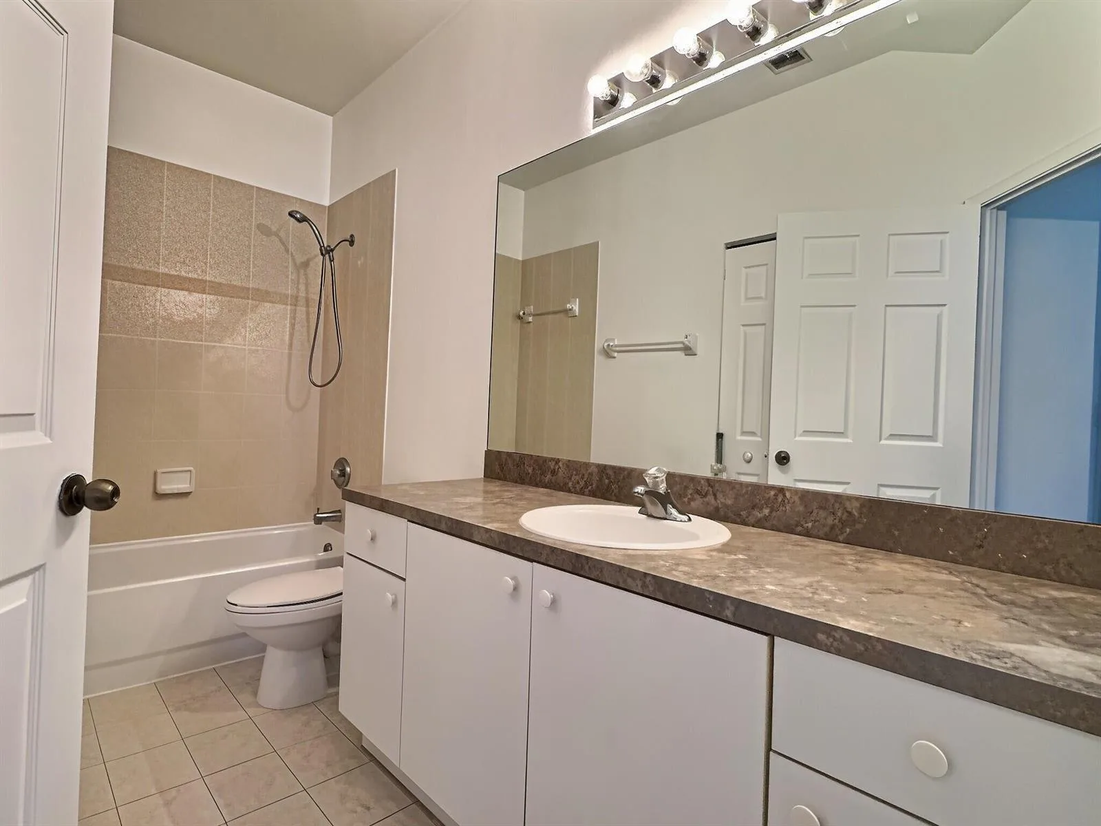 8833 S ISLES Circle # 8833, Tamarac, FL 33321 photo 12