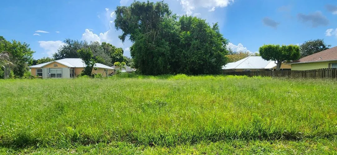 8247 SANDPINE Circle, Port St. Lucie, FL 34952