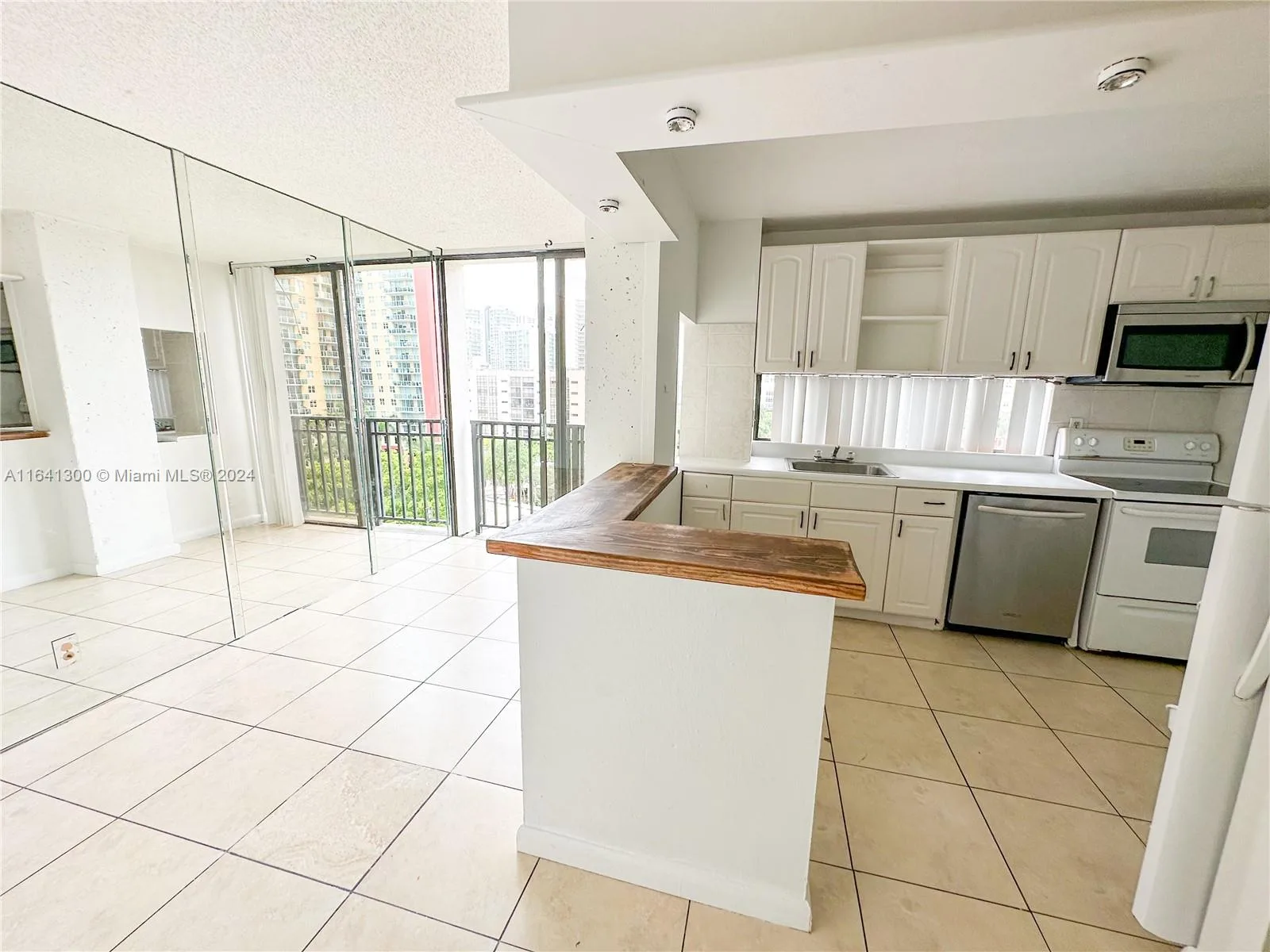 17021 N Bay Rd # 915, Sunny Isles Beach, FL 33160