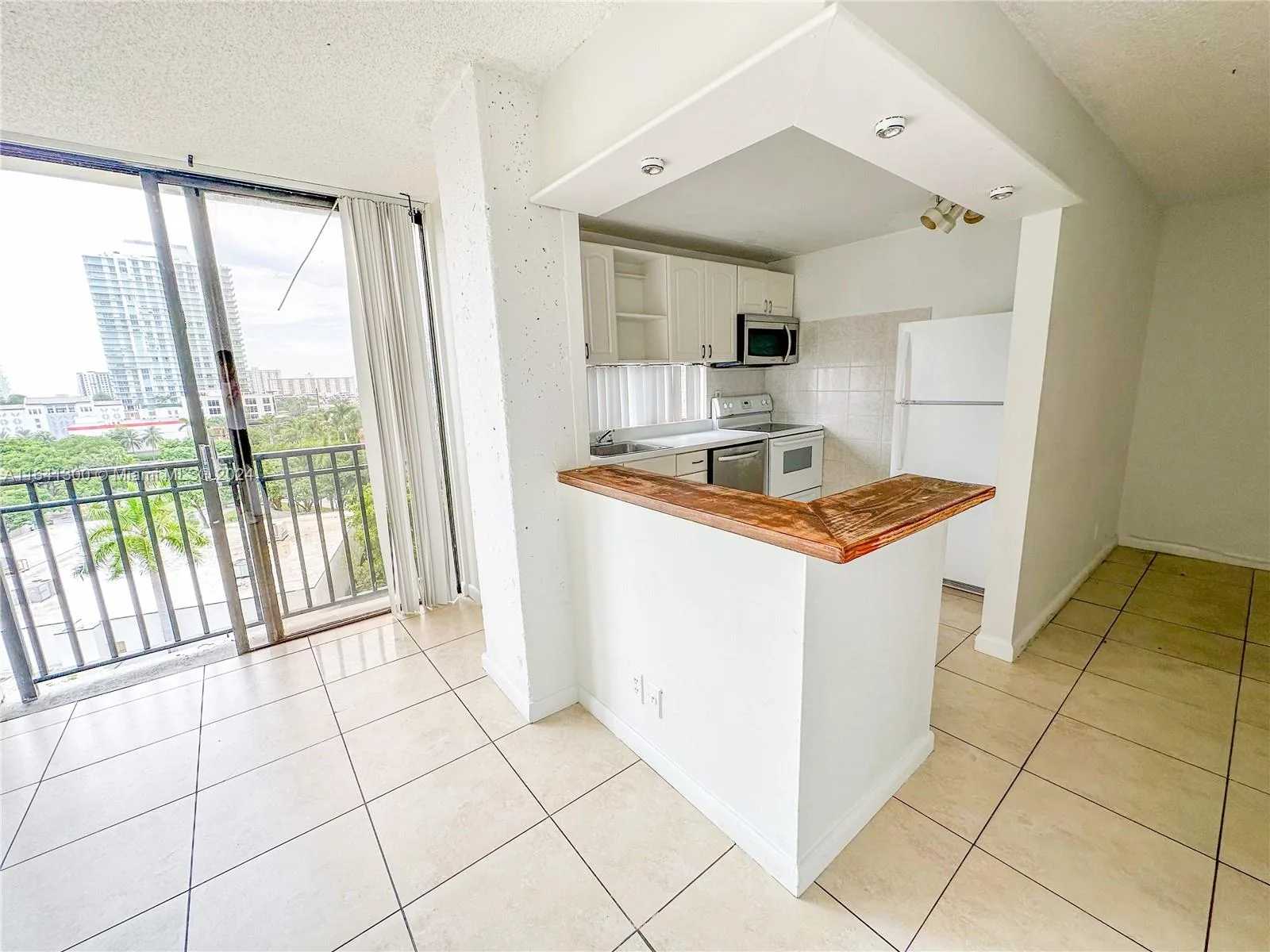 17021 N Bay Rd # 915, Sunny Isles Beach, FL 33160 photo 3