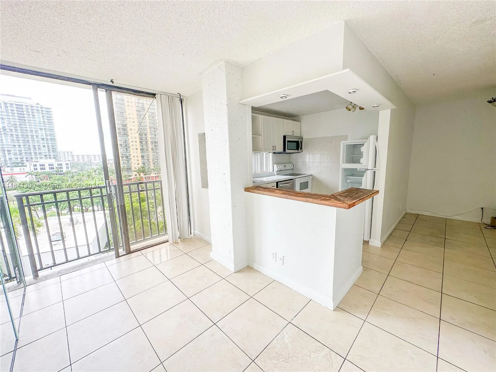 17021 N Bay Rd # 915, Sunny Isles Beach, FL 33160 photo 4