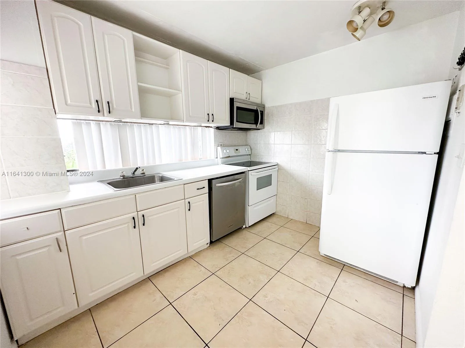 17021 N Bay Rd # 915, Sunny Isles Beach, FL 33160 photo 5