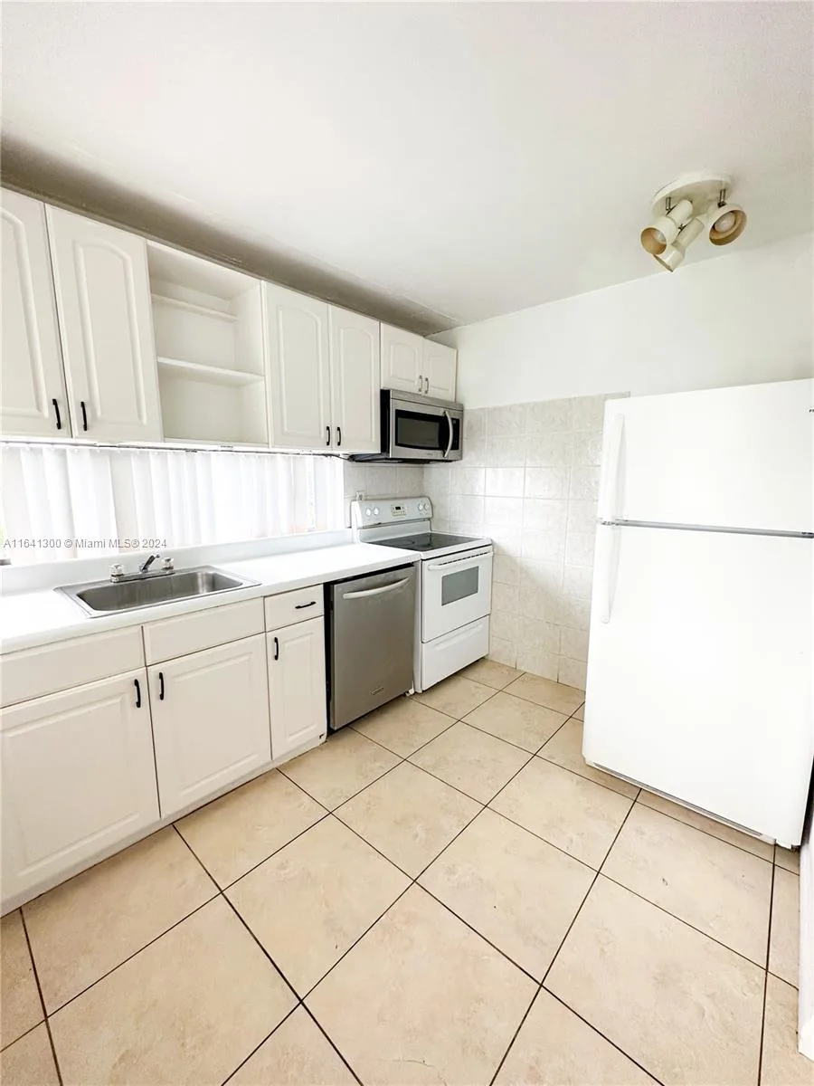 17021 N Bay Rd # 915, Sunny Isles Beach, FL 33160 photo 6