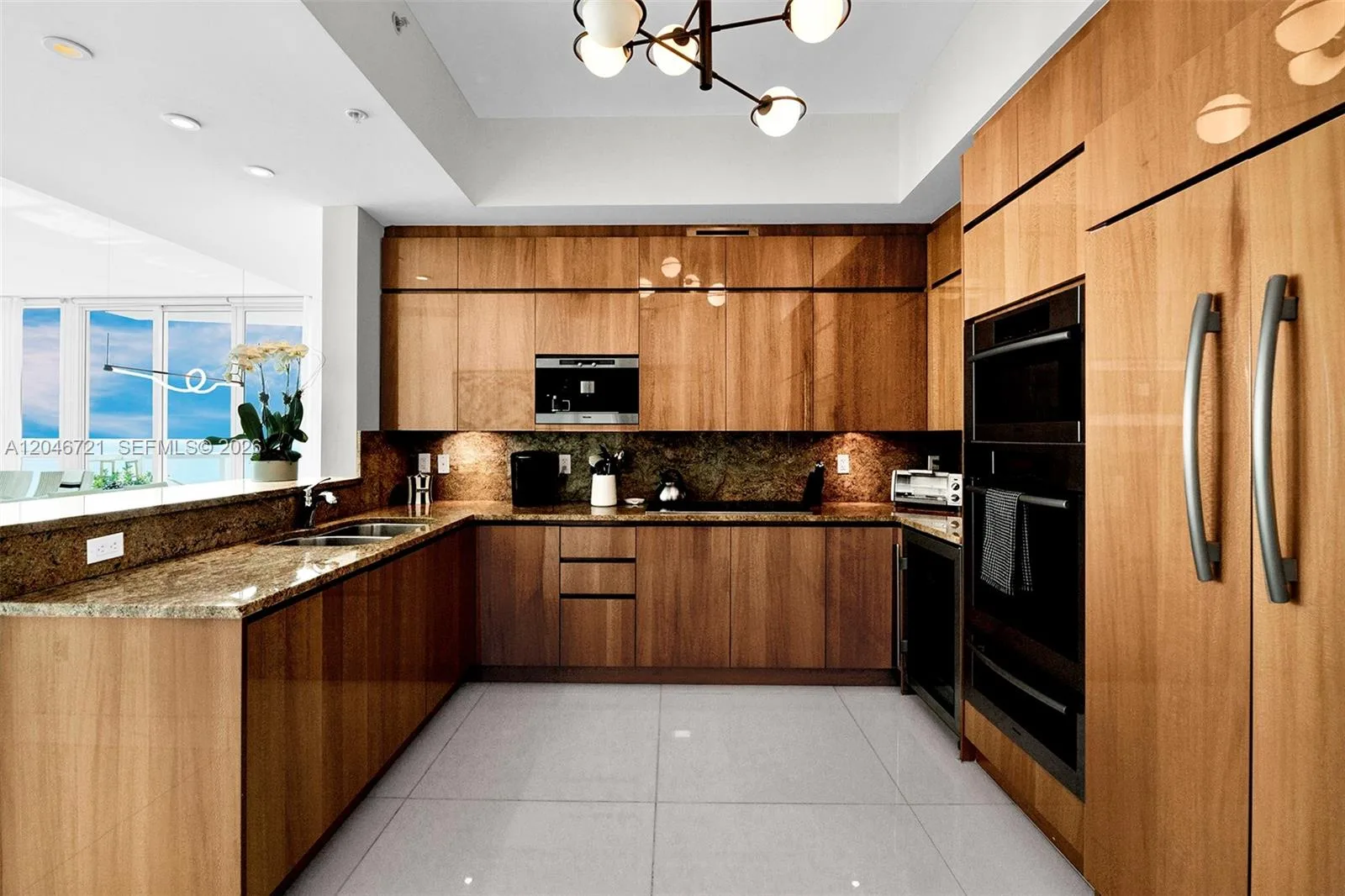 50 S Pointe Dr # 2702, Miami Beach, FL 33139 photo 2