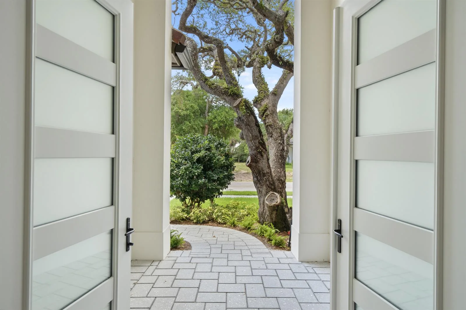 9108 Seaglass Court, Vero Beach, FL 32963 photo 2