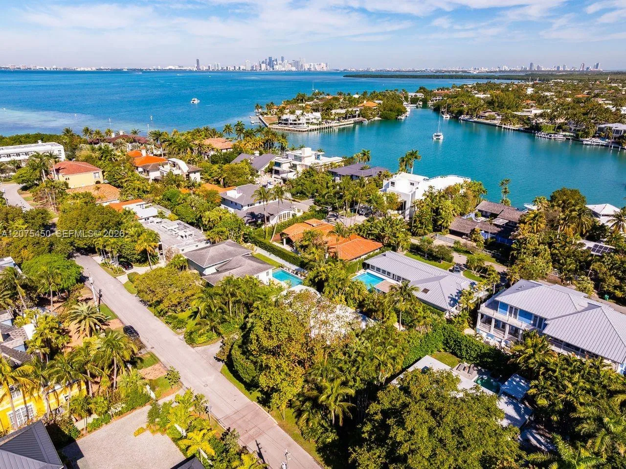 669 S Mashta Dr, Key Biscayne, FL 33149 photo 2
