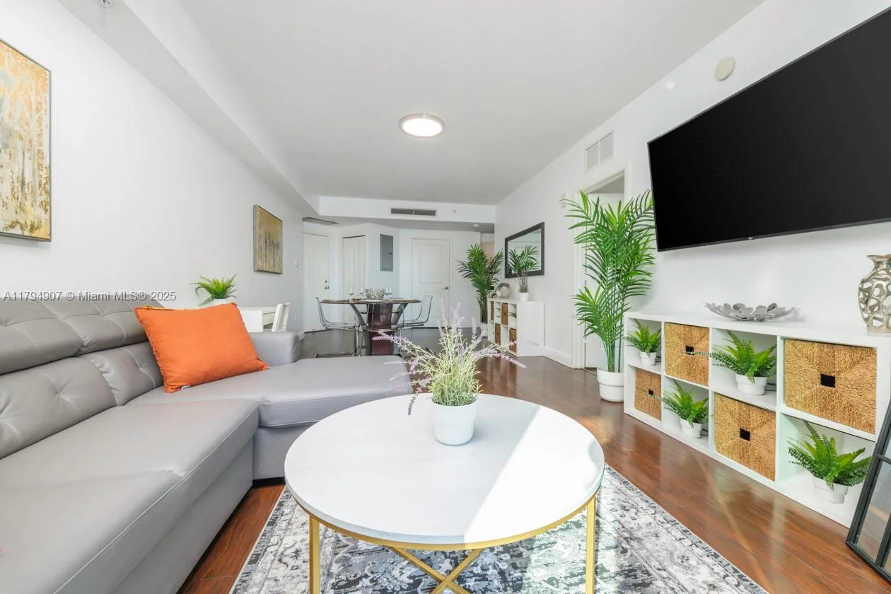 170 SE 14th St # 1905, Miami, FL 33131 photo 12
