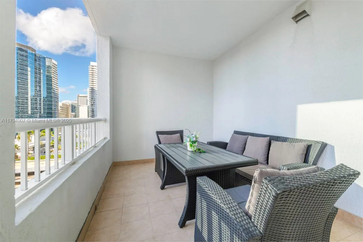 170 SE 14th St # 1905, Miami, FL 33131 photo 13