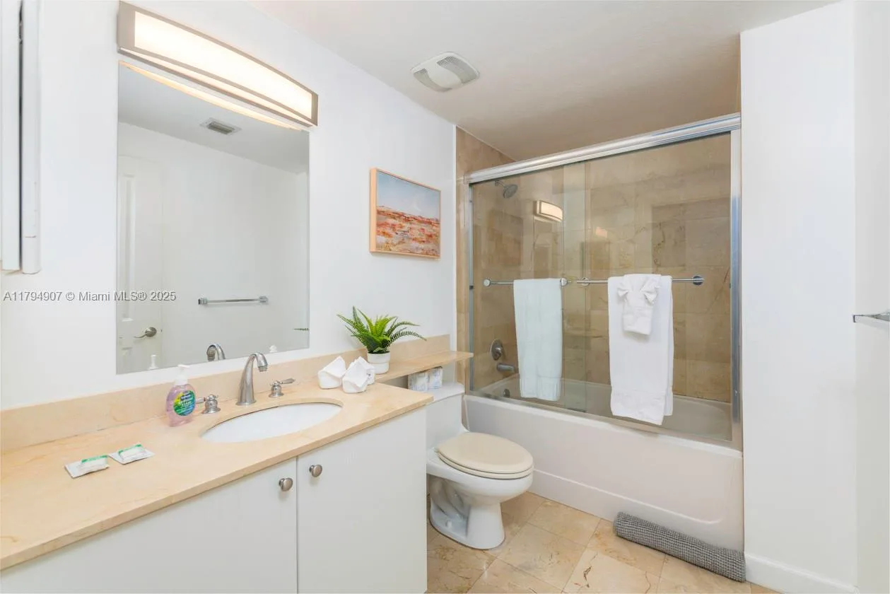 170 SE 14th St # 1905, Miami, FL 33131 photo 4