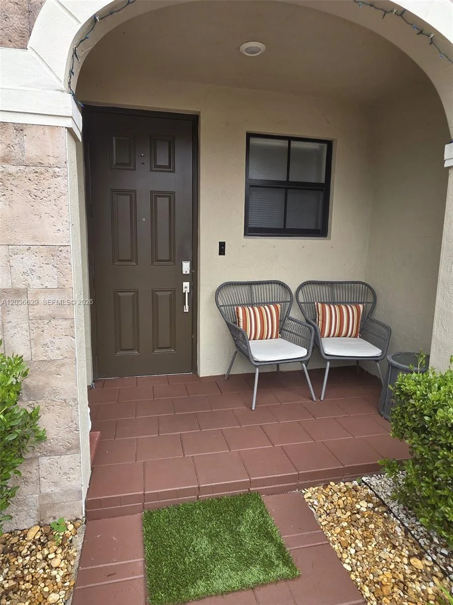 10963 W 32nd Ln, Hialeah, FL 33018