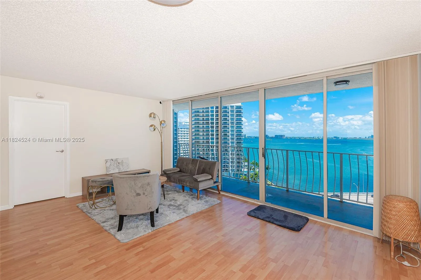 7601 E Treasure Dr # 1517, North Bay Village, FL 33141