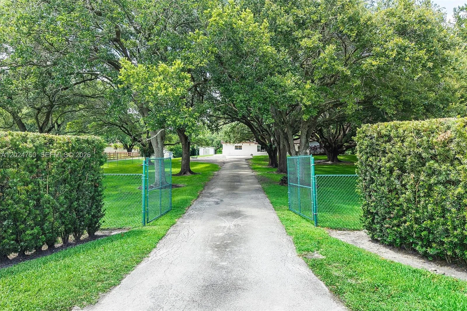 13821 Mustang Trl, Southwest Ranches, FL 33330